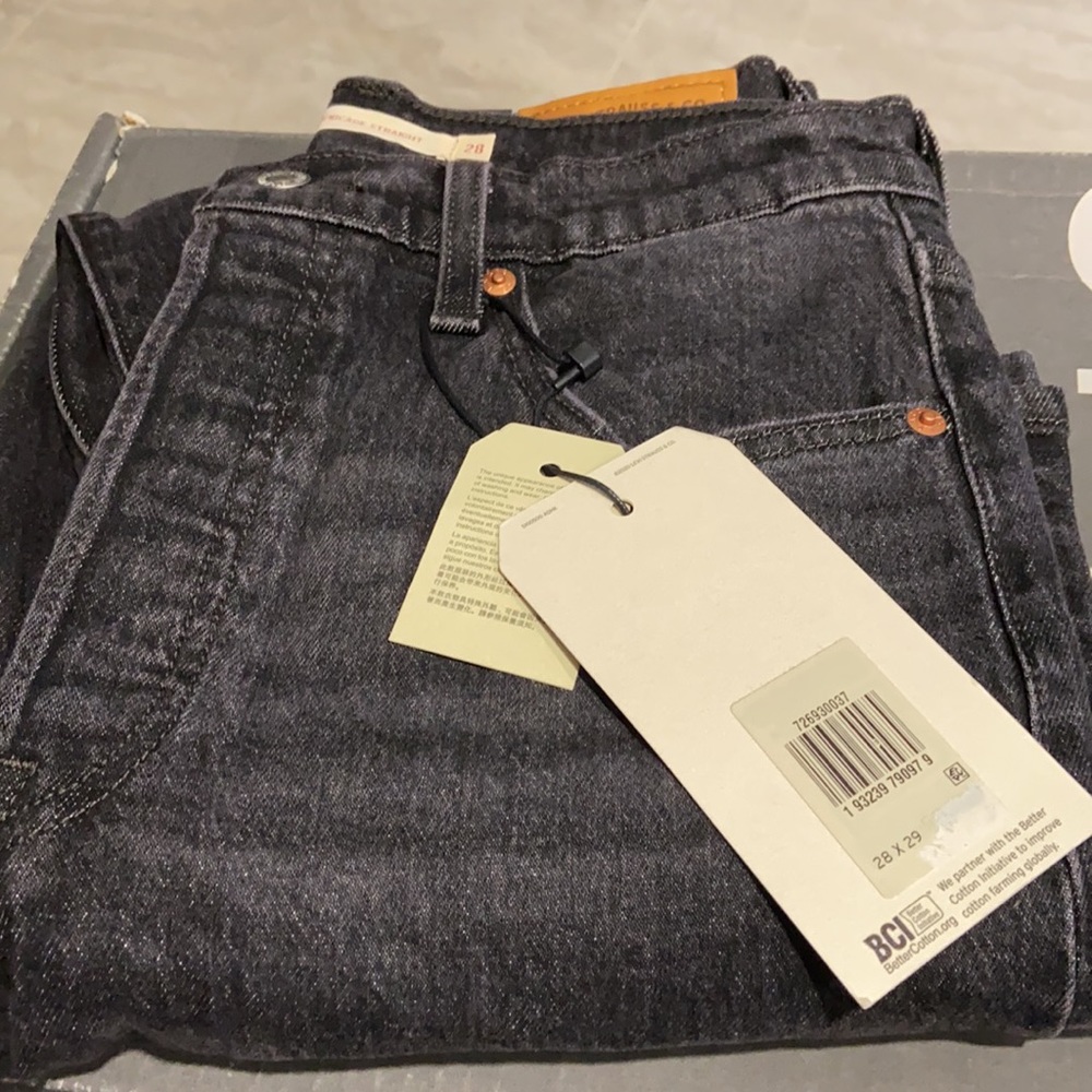 Levi's RibCage Ankle Straight Jeans - Picture 8 of 16